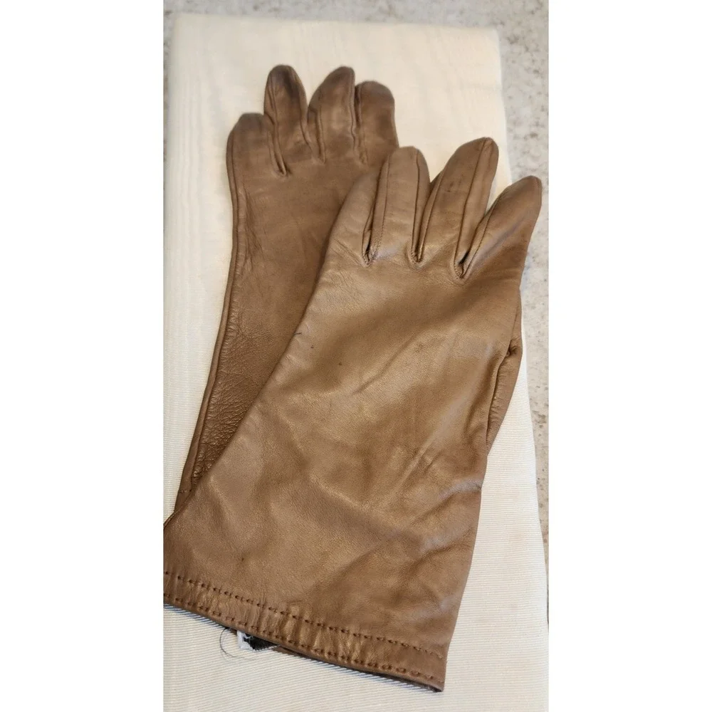Women's Vintage Christian Dior Leather Gloves Silk lining in Camel Brown Sz 7.5